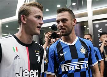 موندو ديبورتيفو تكشف سبب تجاهل برشلونة واستبعاده التعاقد مع دي ليخت