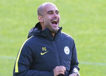 جوارديولا يتحدث عن إمكانية ضم داني ألفيس ويصر ح ساخر ا ربما نتعاقد مع لاعب ونصف