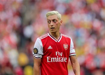 أول تعليق من أوزيل بعد حادث اعتداء مجهولين عليه في لندن