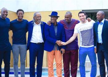 تمهيد ا لتكريمه مع أساطير إفريقيا بالصور أبو تريكة يصل توجو