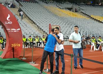 بالصور مؤمن زكريا يساند الأهلي بمواجهة الزمالك في الدوري