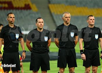طرد زيزو في مباراة الأهلي والزمالك بسبب الاعتراض على الحكم