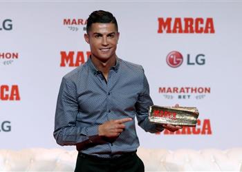بالصور والفيديو رسمي ا كريستيانو رونالدو يحصد جائزة أسطورة ماركا لعام 2019