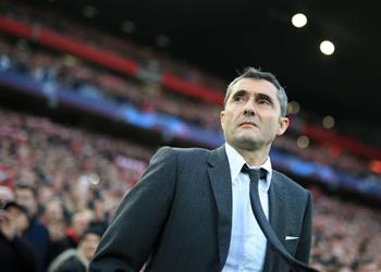 برشلونة ي نافس يوفنتوس وإنتر ميلان على مدافع مانشستر يونايتد