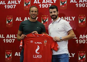 بالصور أول ظهور لـ محمود متولي في مقر الأهلي بعد إتمام انتقاله من الإسماعيلي رسمي ا