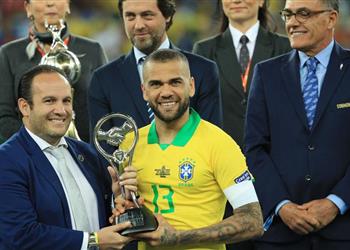 رغم عمر الـ36 داني ألفيس يسعى لخوض مونديال 2022 مع منتخب البرازيل