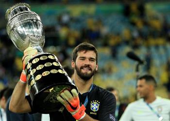 أليسون وبرناردو سيلفا يتصدران قائمة الغائبين الأبرز عن المرشحين لجائزة الأفضل