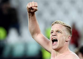 ماركا تكشف آخر تطورات ريال مدريد وفان دي بيك