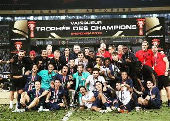 بالفيديو مبابي يبعد نيمار من احتفالات باريس سان جيرمان بالسوبر الفرنسي