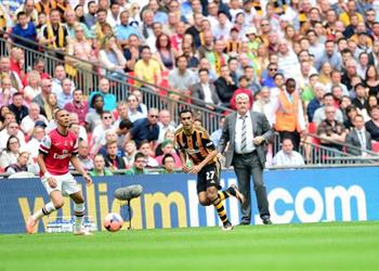 ذا صن ستيف بروس يطلب من نيوكاسل ضم أحمد المحمدي