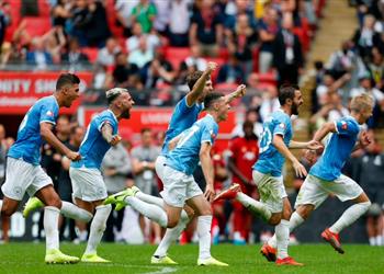 مانشستر سيتي يعادل رقم آرسنال بعد الفوز بكأس الدرع الخيرية وليفربول الضحية