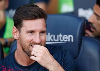 فيديو رد فعل طريف من ميسي أثناء تسليم كأس خوان جامبر لبوسكيتس