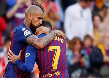 فالفيردي يثير التكهنات بشأن فيدال وكوتينيو قبل مواجهة برشلونة ونابولي