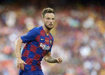 فيديو راكيتيتش يتقدم لبرشلونة بهدف رائع أمام نابولي