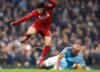 كاراجر إذا كان هناك VAR الموسم الماضي لتعرض كومباني للطرد بسبب محمد صلاح