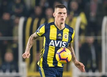 أتالانتا يقترب من التعاقد مع مدافع ليفربول السابق