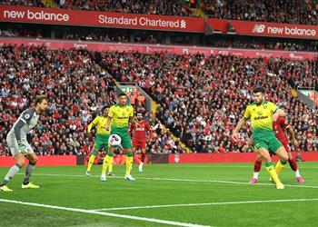 بالنيران الصديقة فيديو ليفربول يتقدم بالهدف الأول أمام نورويتش سيتي بالدوري الإنجليزي
