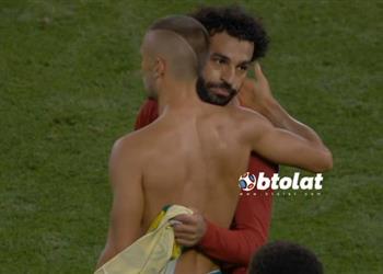 فيديو محمد صلاح يبادل قميصه مع لاعب نورويتش سيتي عقب فوز ليفربول برباعية في افتتاحية البريميرليج
