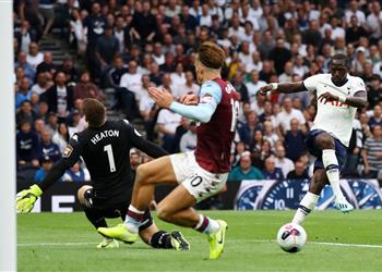 تسديدة صاروخية فيديو ندومبيلي يسجل هدف التعادل لتوتنهام أمام أستون فيلا في الدوري الإنجليزي