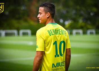 من أجل العودة لمنتخب بيرو رسمي ا بينافينتي ينضم لنانت الفرنسي