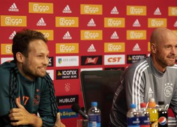 مدرب أياكس فان دي بيك سيستمر معنا هذا الموسم