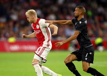 فان دي بيك يثير الغموض بشأن مستقبله ومفاوضات ريال مدريد