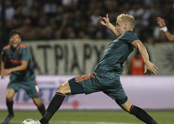 أياكس يعلق على مفاوضات ريال مدريد وفان دي بيك