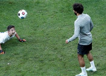 رد فعل جماهير ليفربول على لفتة محمد صلاح المميزة مع متحدي الإعاقة قبل مواجهة تشيلسي