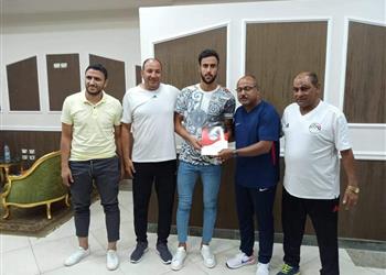 طلائع الجيش يستعير أحمد علاء مدافع الأهلي لمدة موسمين