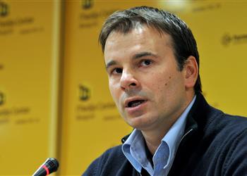 رسمي ا رئيس الزمالك يعلن تعيين ألكسندر ستانوفيتش مدير ا فني ا وموعد وصوله القاهرة