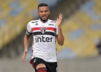 تقارير أهلي جدة يقدم عرض ا لضم ظهير ساو باولو والنادي البرازيلي يرد