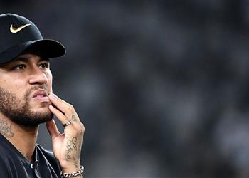 طبيب باريس سان جيرمان السابق يحذر من انتكاسة جديدة لنيمار