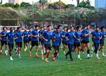 مران الأهلي لاسارتي يحاضر اللاعبين وثنائي الفريق يواصلا البرنامج التأهيلي
