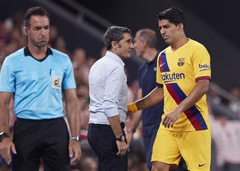 رغم الإصابة مع برشلونة منتخب أوروجواي يستدعي سواريز لمواجهتي كوستاريكا وأمريكا