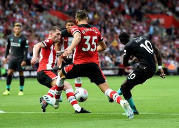 تسديدة صاروخية فيديو ساديو ماني يسجل الهدف الأول لليفربول في ساوثهامبتون