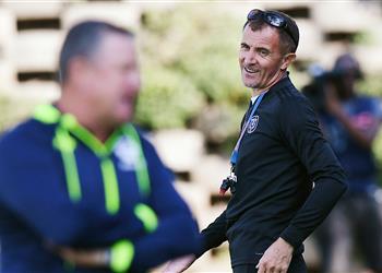 بالصور ميتشو يصل إلى القاهرة تمهيد ا لقيادة الزمالك