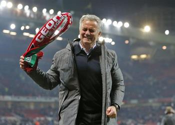 بالفيديو مورينيو باكيا افتقد كرة القدم ولا استطيع الاستمتاع الآن