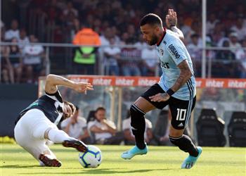 الأسطورة مستمرة فيديو داني ألفيس يحرز هدفا في أول مشاركاته مع ساو باولو