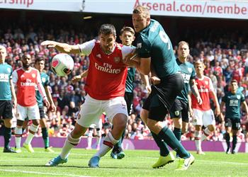 سوكراتيس عن مواجهة ليفربول الدفاع أمامهم سيكون أسهل من بيرنلي