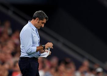 ثلاث أزمات تؤرق برشلونة في بداية الموسم الجديد