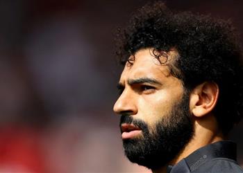 يتميز بالسرعة في الماء بالفيديو محمد صلاح يكشف عن حذاءه الجديد