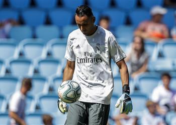 ريال مدريد يدرس ضم حارس مرمى برشلونة السابق لخلافة نافاس