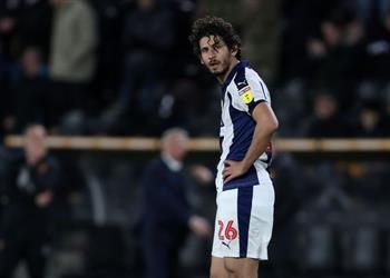 مدرب وست بروميتش أحمد حجازي يبكي للعودة سريع ا للمباريات