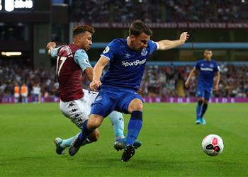 فيديو تريزيجيه يتسبب في مشادة بين لاعبي أستون فيلا وإيفرتون بالدوري الإنجليزي