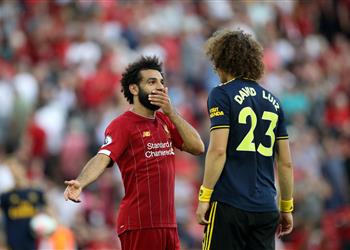 فيديو شاهد ماذا فعل محمد صلاح مع ديفيد لويز بعد فوز ليفربول أمام آرسنال