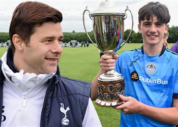 من هو تروي باروت أحدث مواهب أكاديمية توتنهام والم لقب بهاري كين الجديد