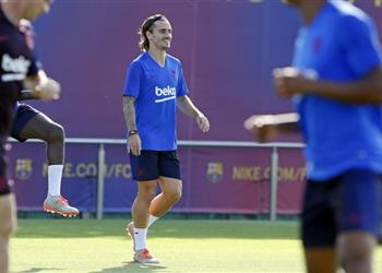 تشكيل برشلونة ضد ريال بيتيس جريزمان وبيريز يقودان الهجوم