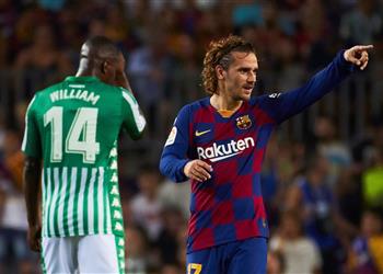 بالفيديو ومن غيره جريزمان ينقذ برشلونة مجددا ويسجل هدف التقدم على ريال بيتيس