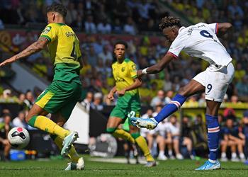 تشيلسي يقرر مكافأة مهاجمه أبراهام وتحسين عقده