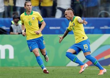 ميلان يجدد محادثاته لضم نجم برازيلي